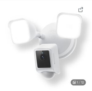 Wyze Cam Floodlight 2K Color Night Vission 2800 Lumen LED Motion activated New.